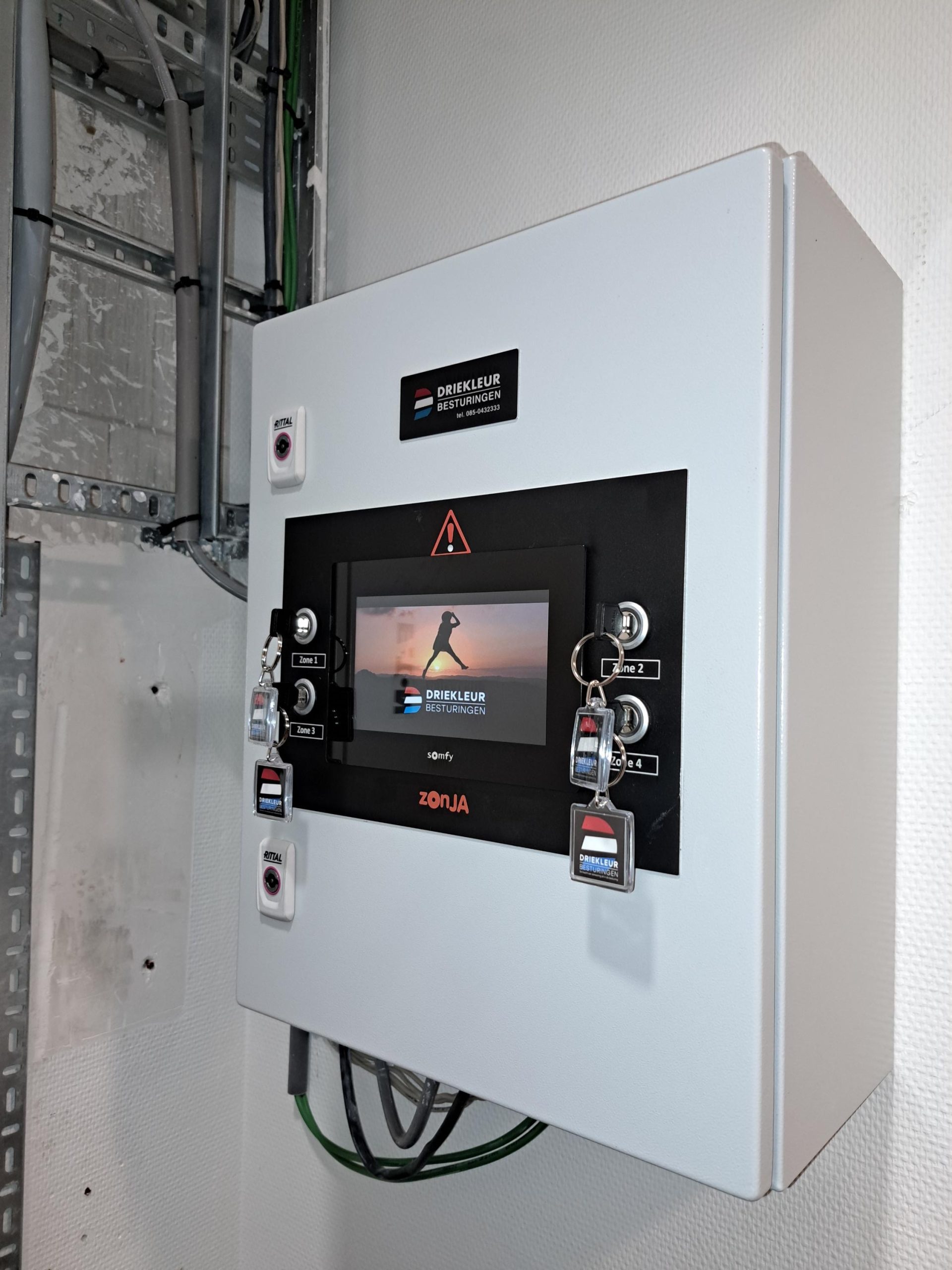 Besturingsautomaten en sleutelschak (2)